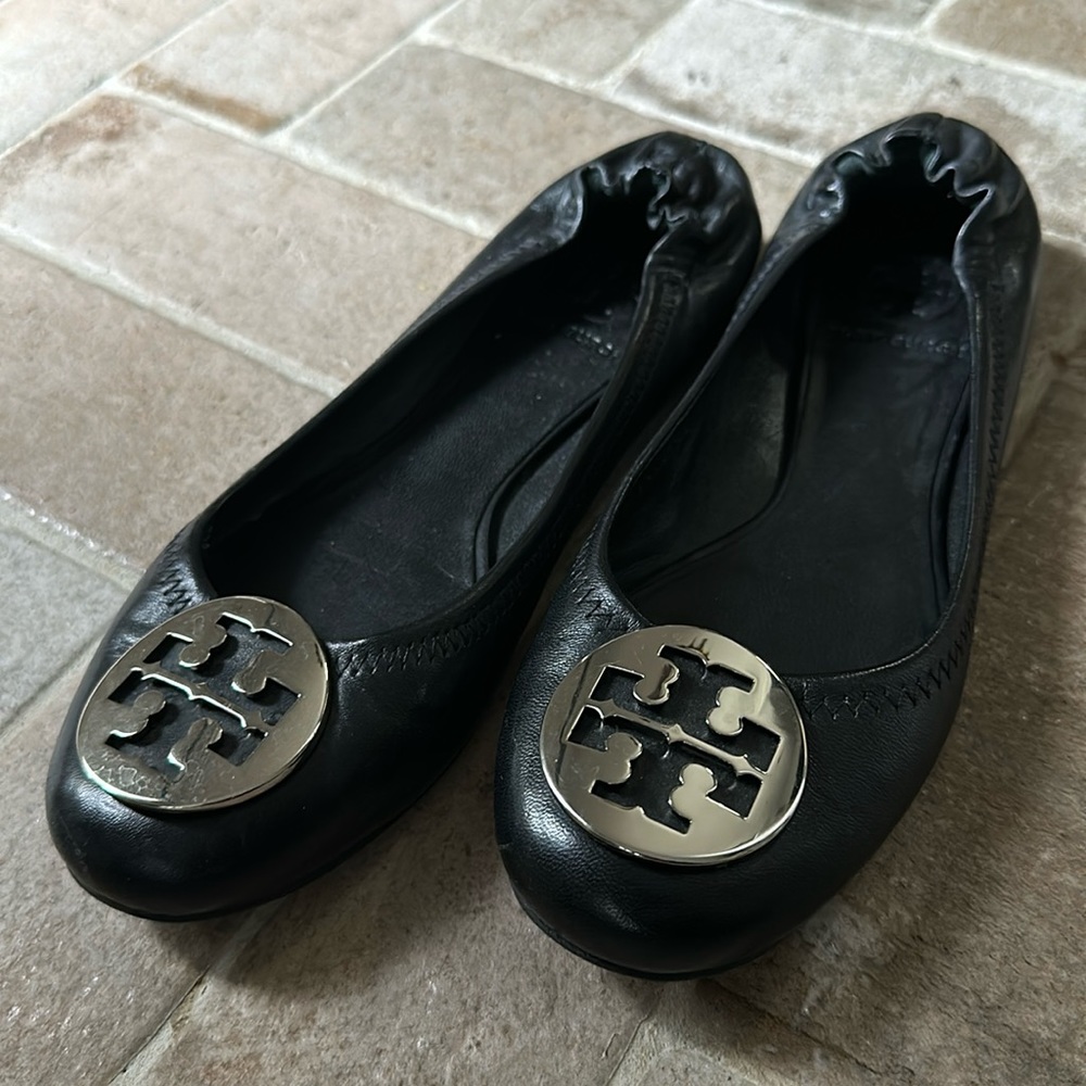 Tory Burch Black Flats Silver logo Hardware Sz 6.5